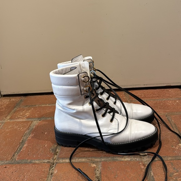 Stuart Weitzman white combat boot size 7,5 - Picture 2 of 4